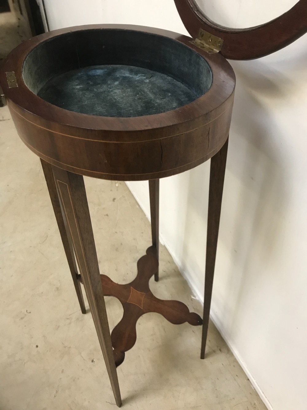 inlaid bijouterie table  View V