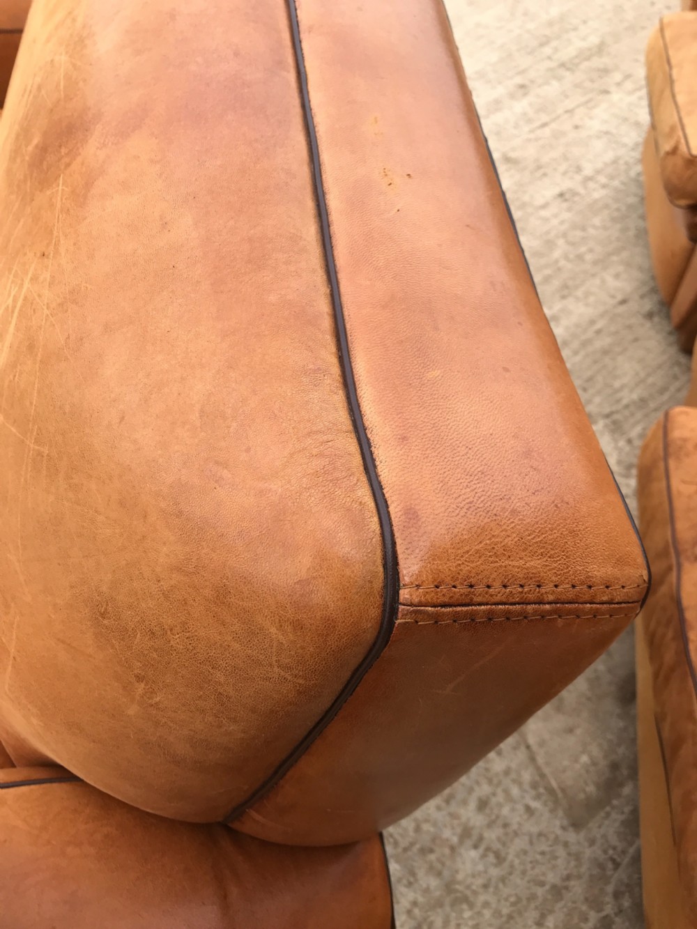 leather sofa moustache style View VI