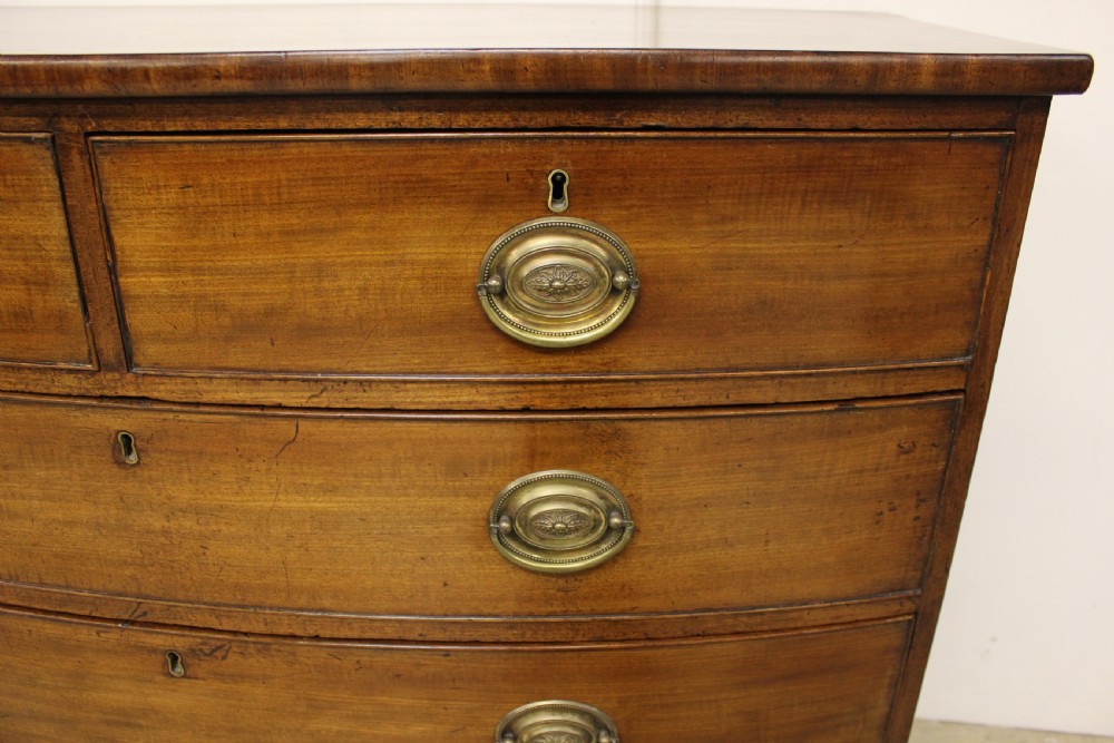 Early !9 th cent mahogany chest of drawers View VI