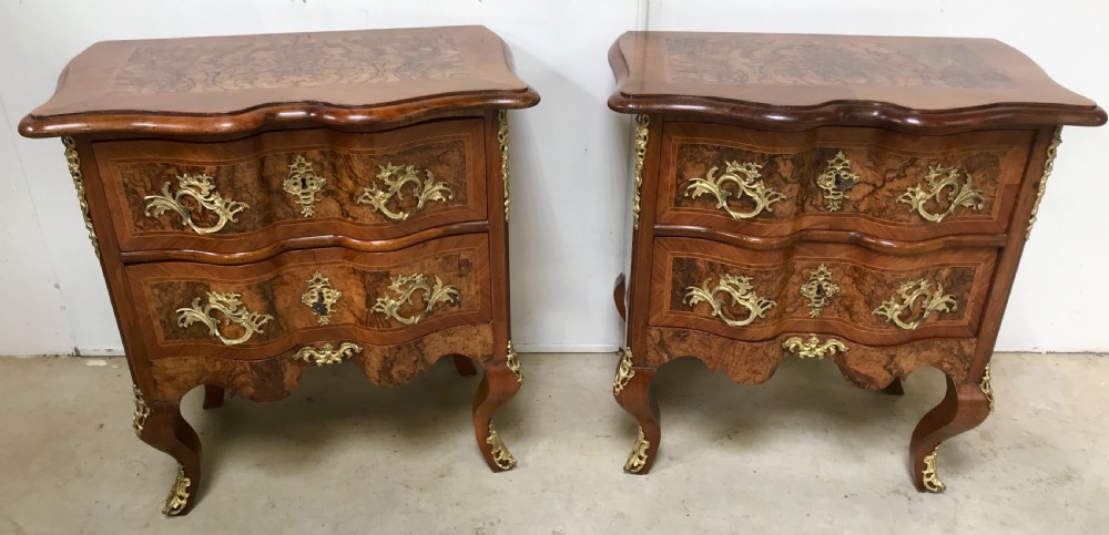 Pair of Walnut commodes chests 