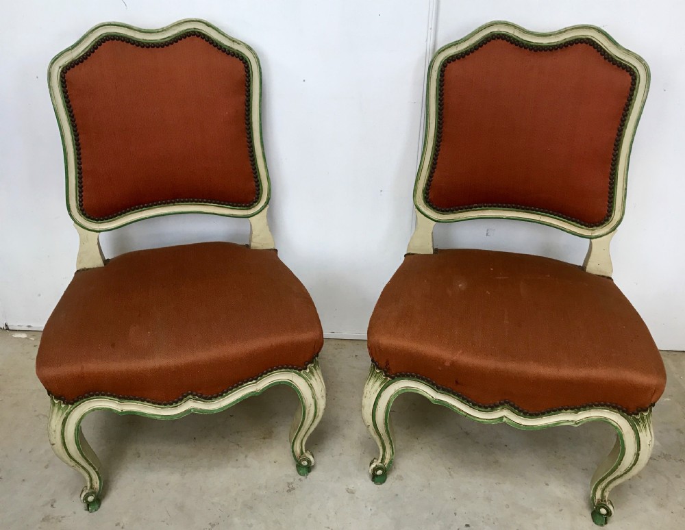 Pair chairs