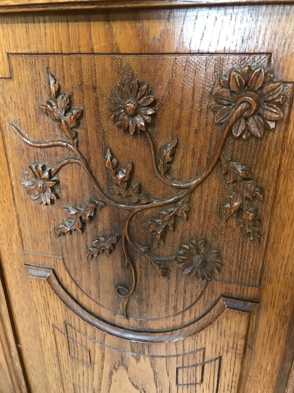 Fine carved oak french bed king size  View VIII