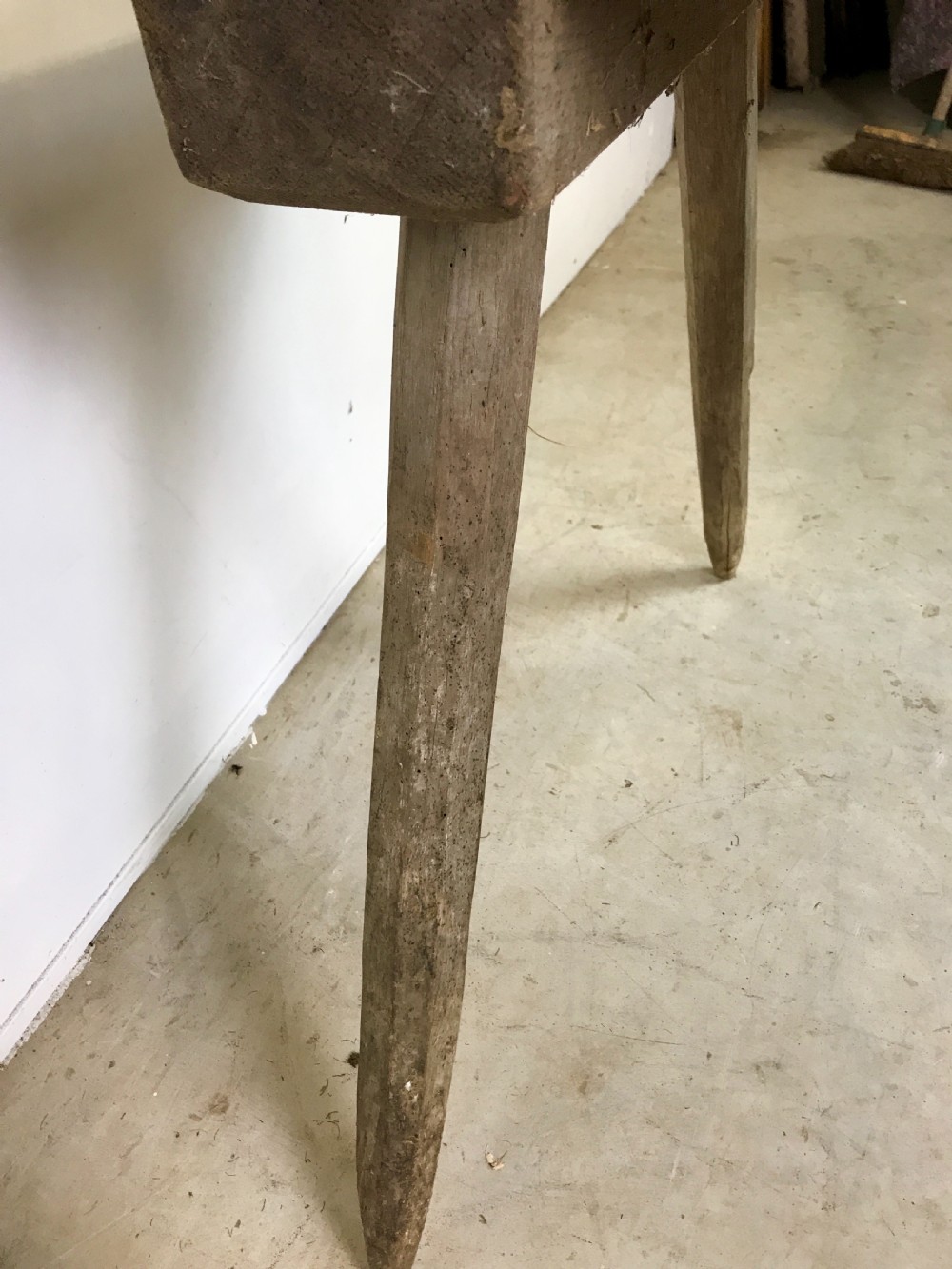 Primitive table View IV