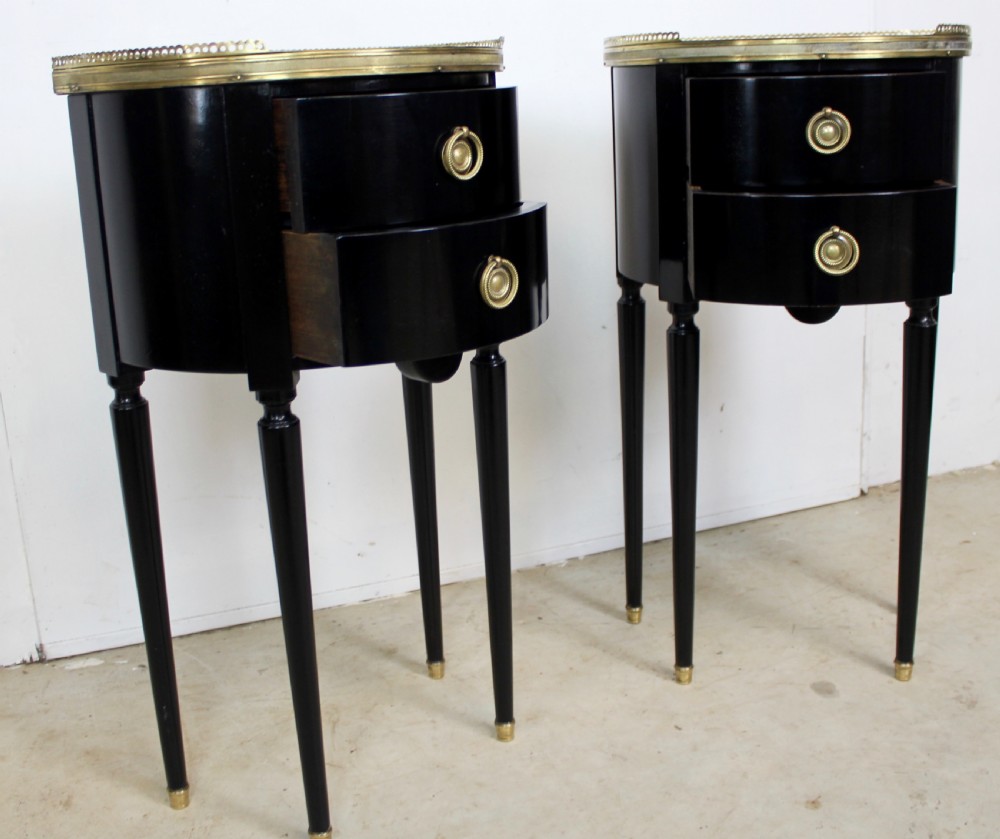 Ebonised pair of nightstands View IV