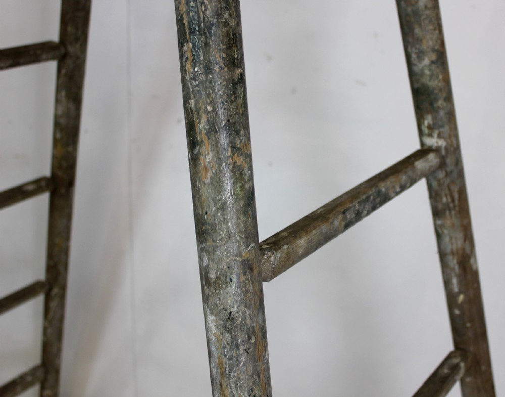 Decorators ladder View V