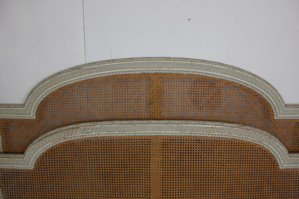 King size cane bed View III