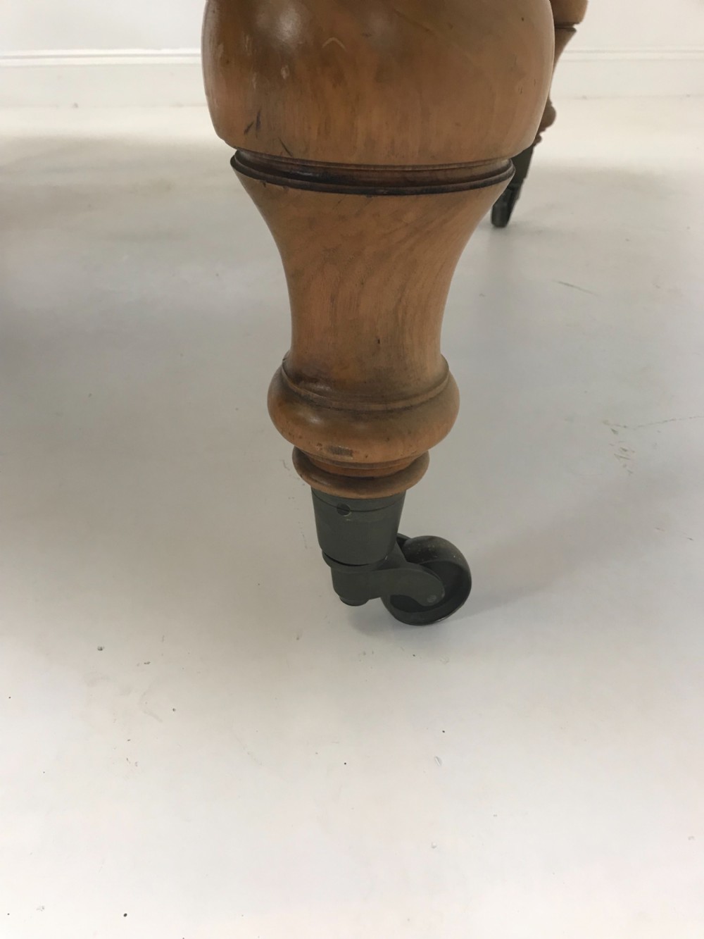 Antique walnut extending Dining table View V