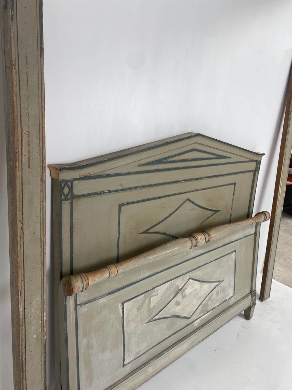 Empire style bed in Original Paint View VII