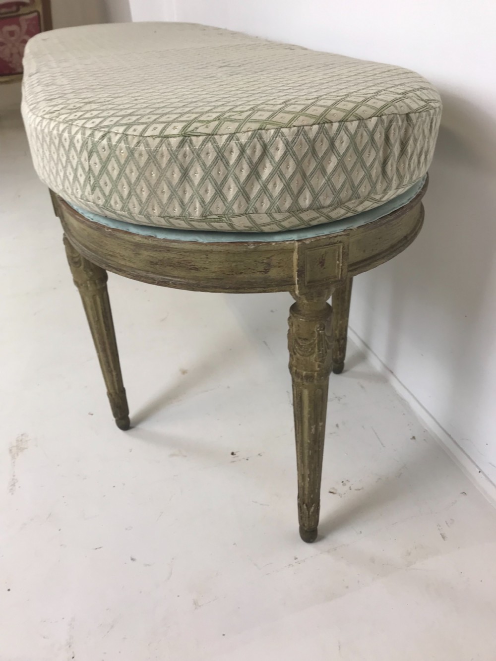 Large window seat stool View IV