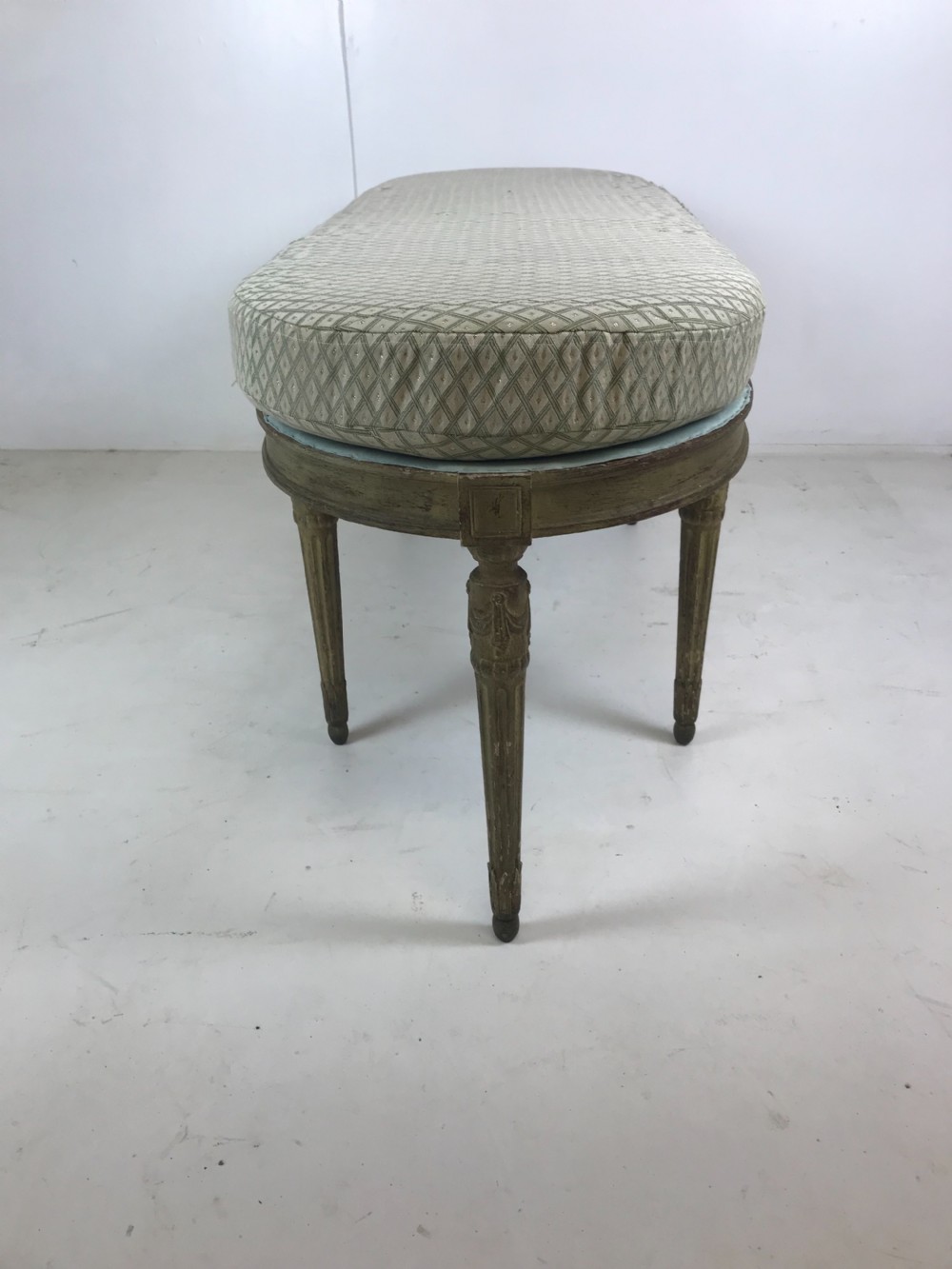 Large window seat stool View VI