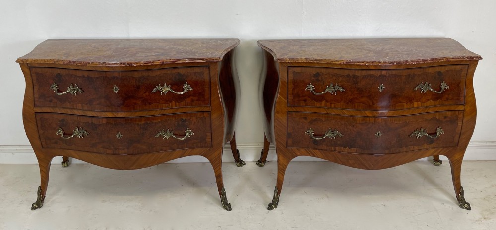 Pair of walnut Italian commodes 
