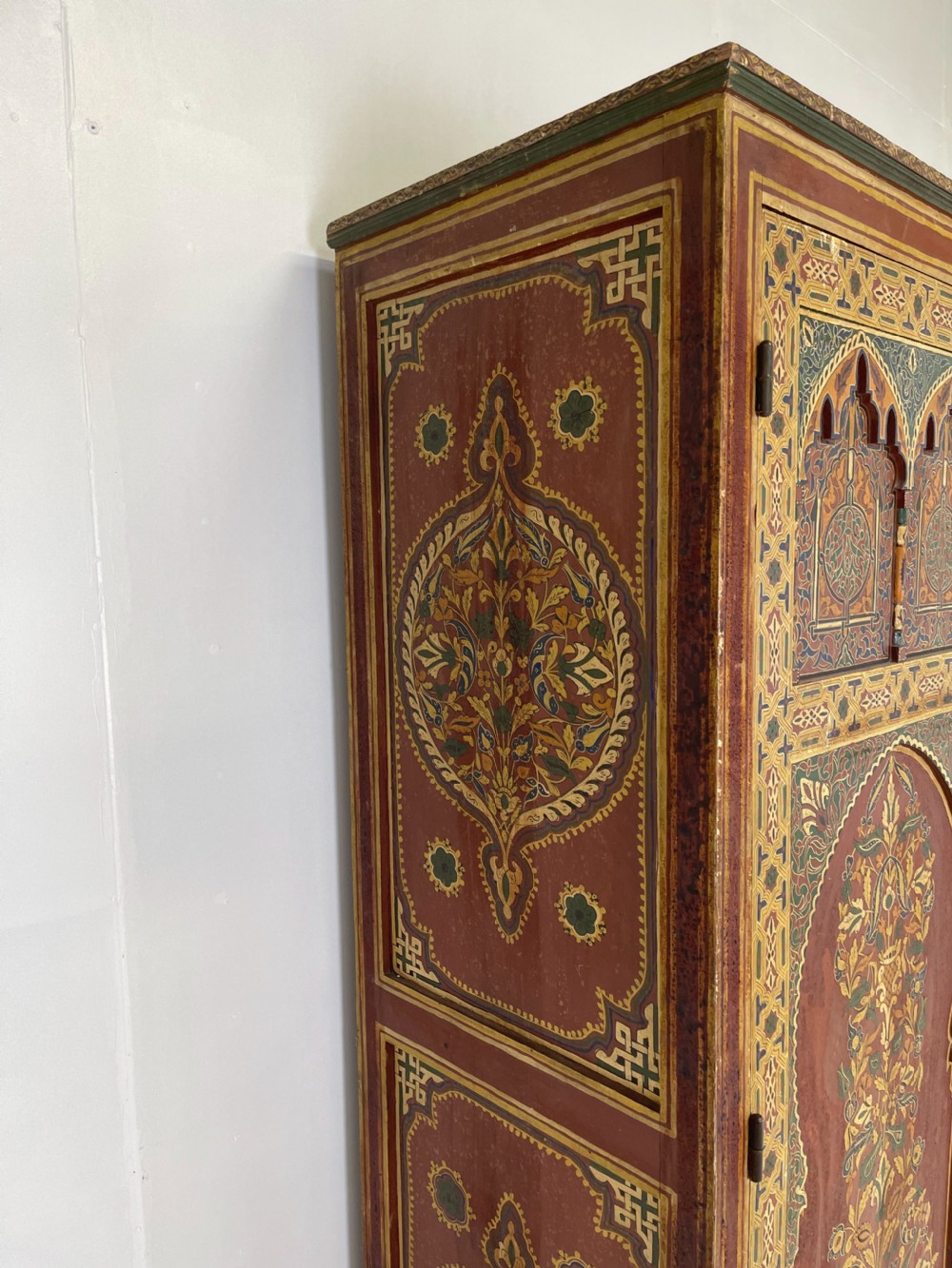 19  th Century painted cupboard  View VI