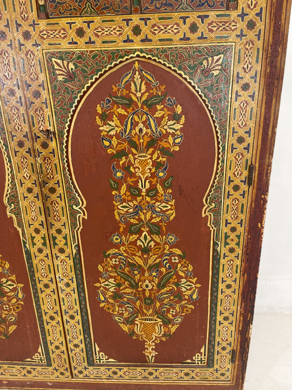19  th Century painted cupboard  View VIII