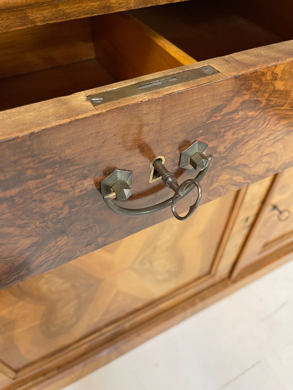 Walnut Sideboard buffet View X