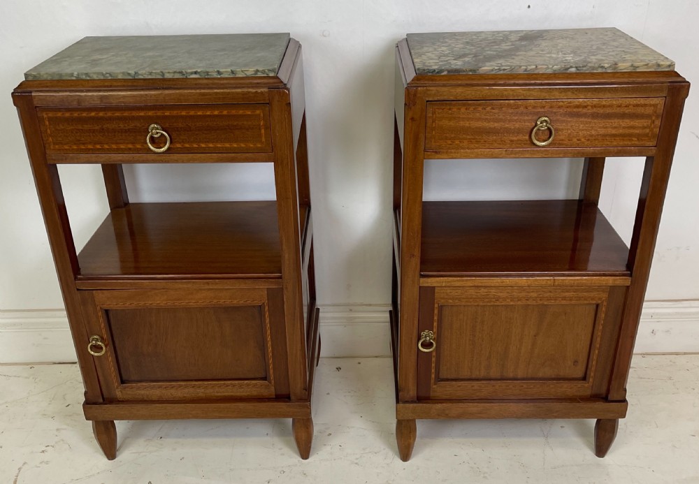 Pair of nightstands 