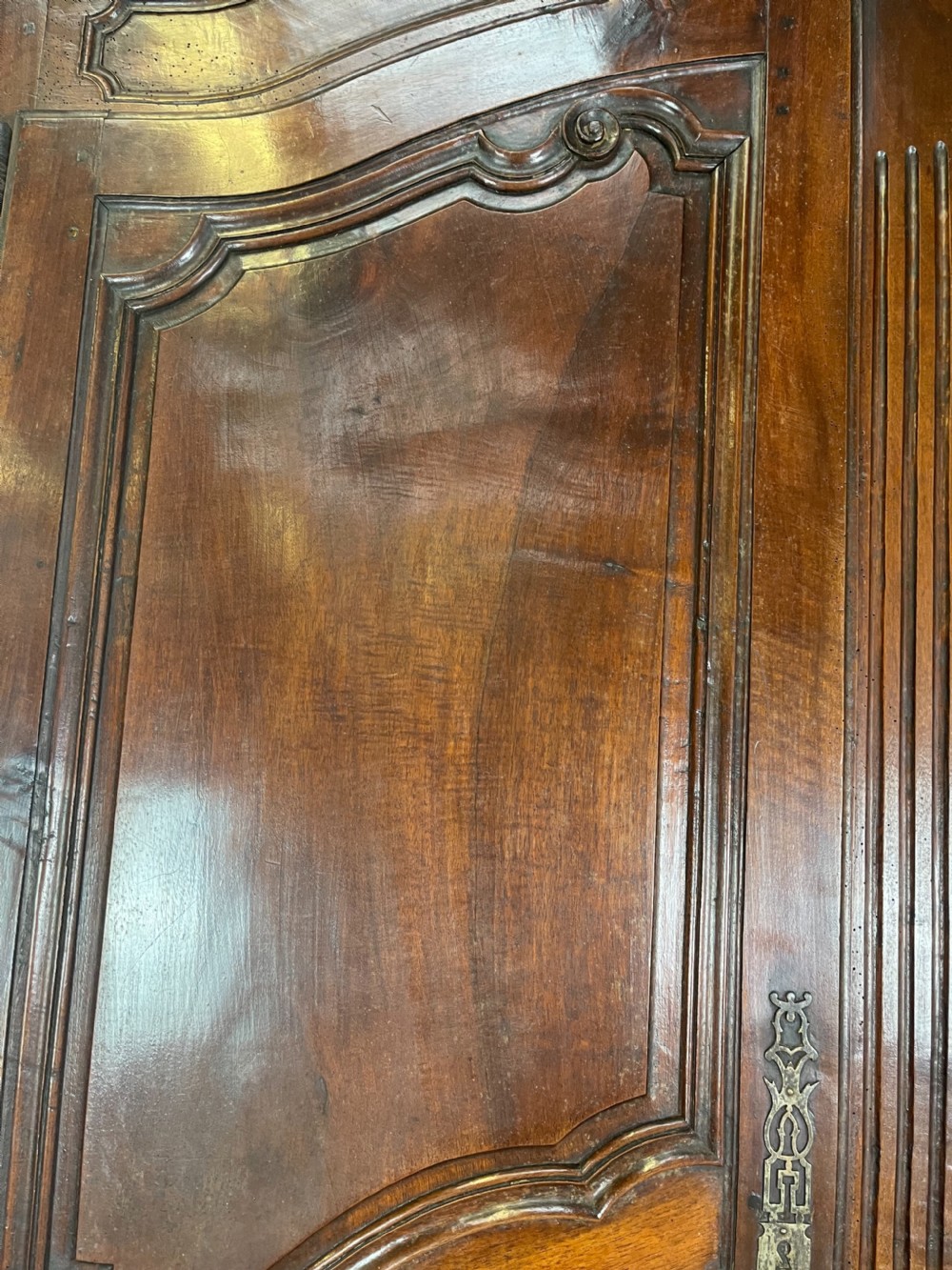 An antique French provincial walnut buffet deux corps featuring two upper panelled doors under a shaped cornice, two lower drawers, and carved cupboard doors resting on short cabriole feet. View IX