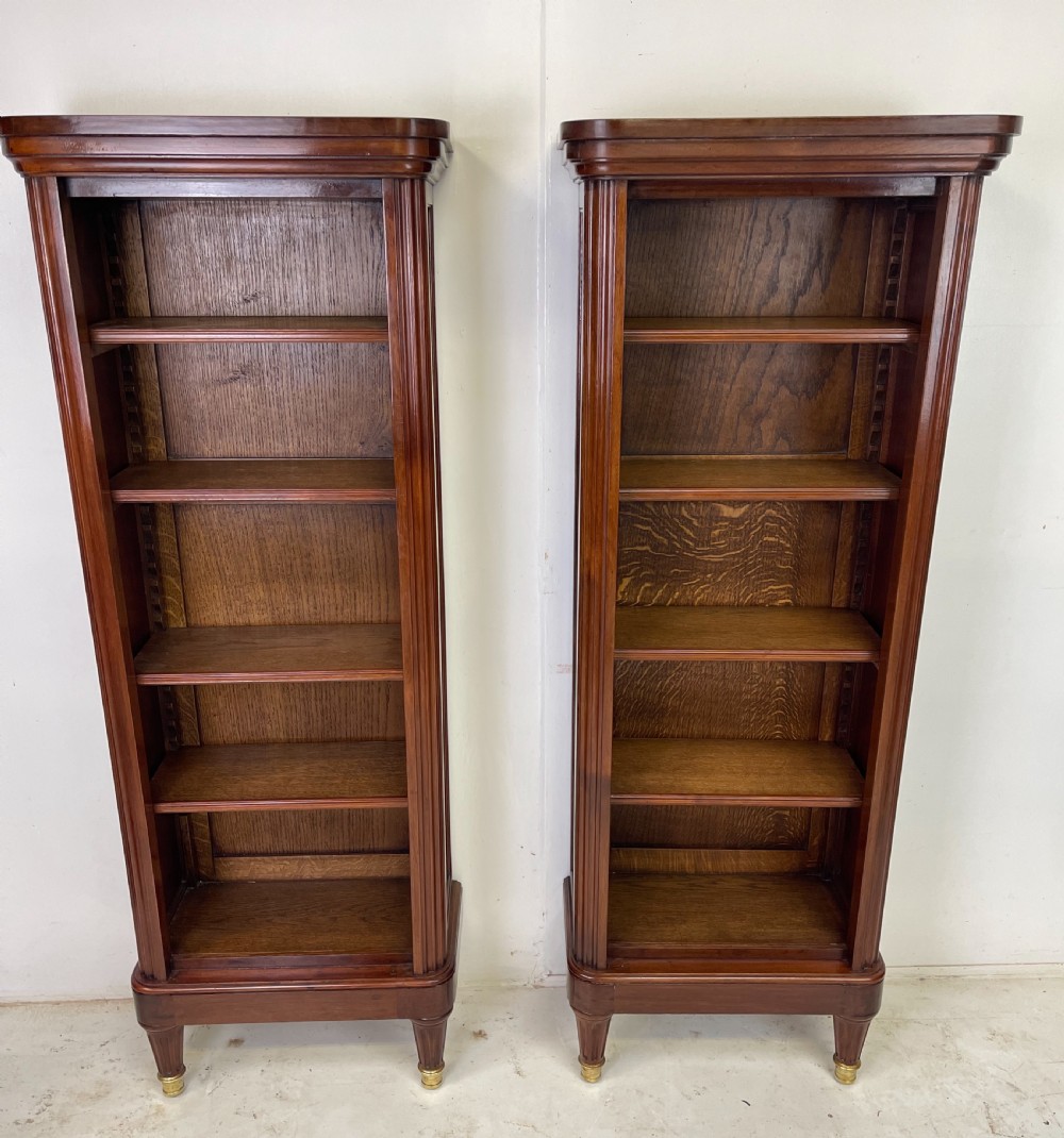 Pair of Plum pudding Mahogany bookcases 
