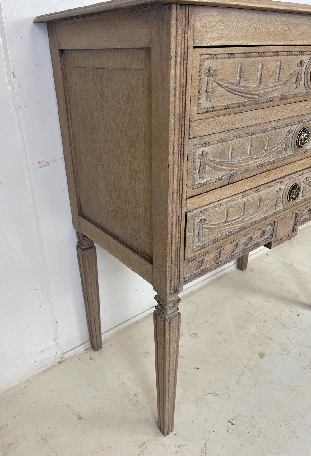 Oak chest of Drawers  View II