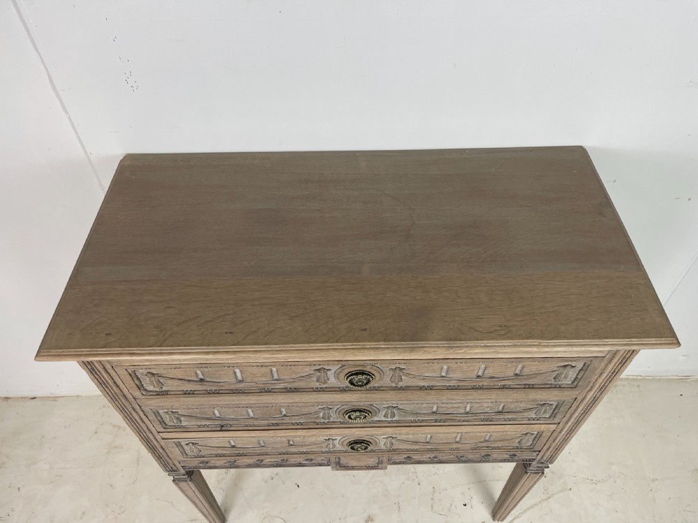 Oak chest of Drawers  View V