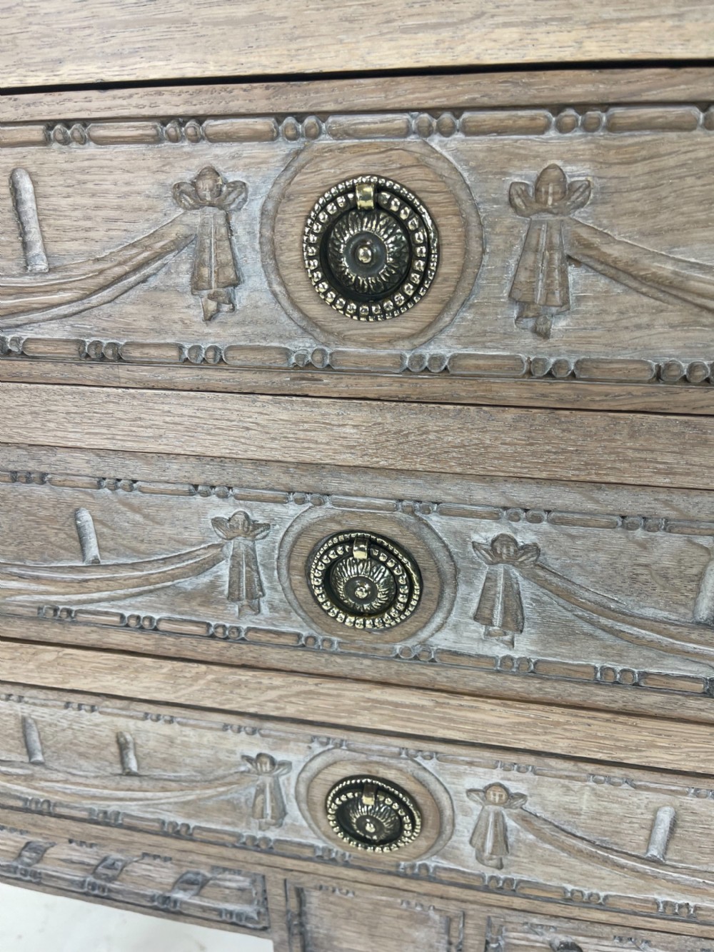 Oak chest of Drawers  View VI