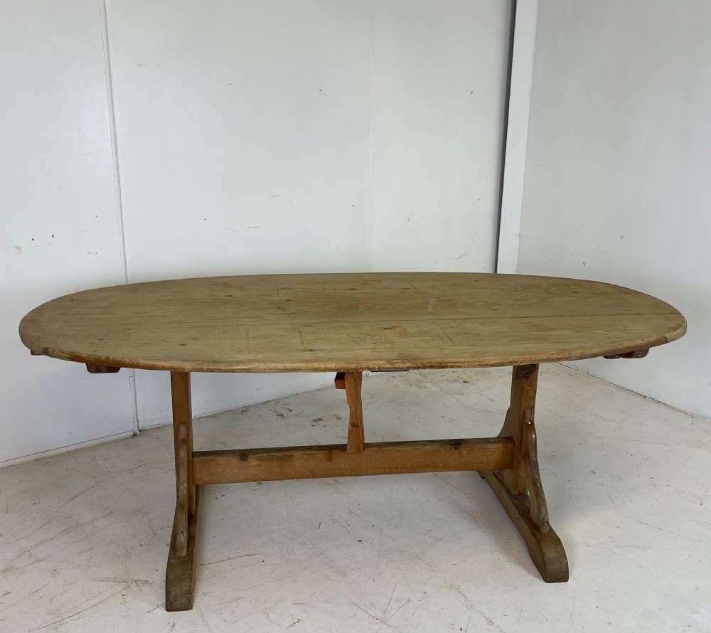 Large Vendage Table View IV