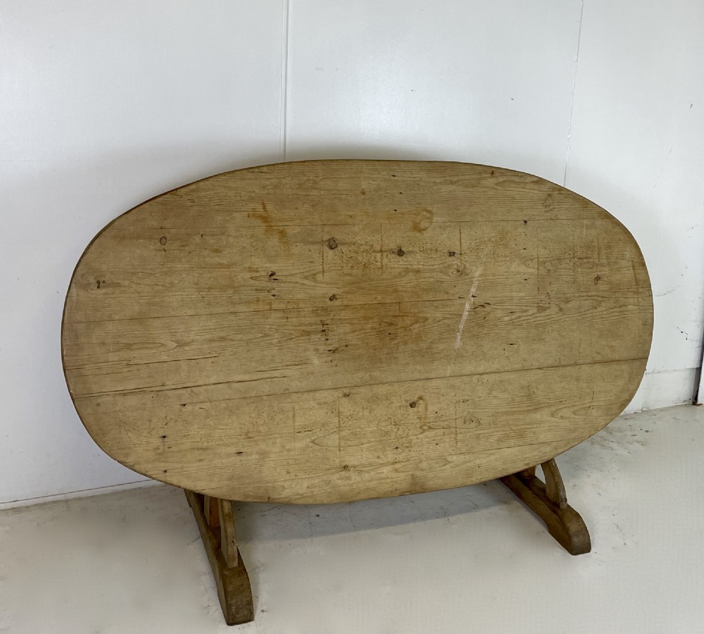 Large Vendage Table View V