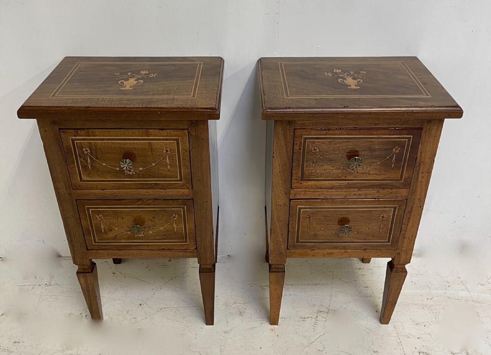 Pair of Italian nightstands or lamp tables 