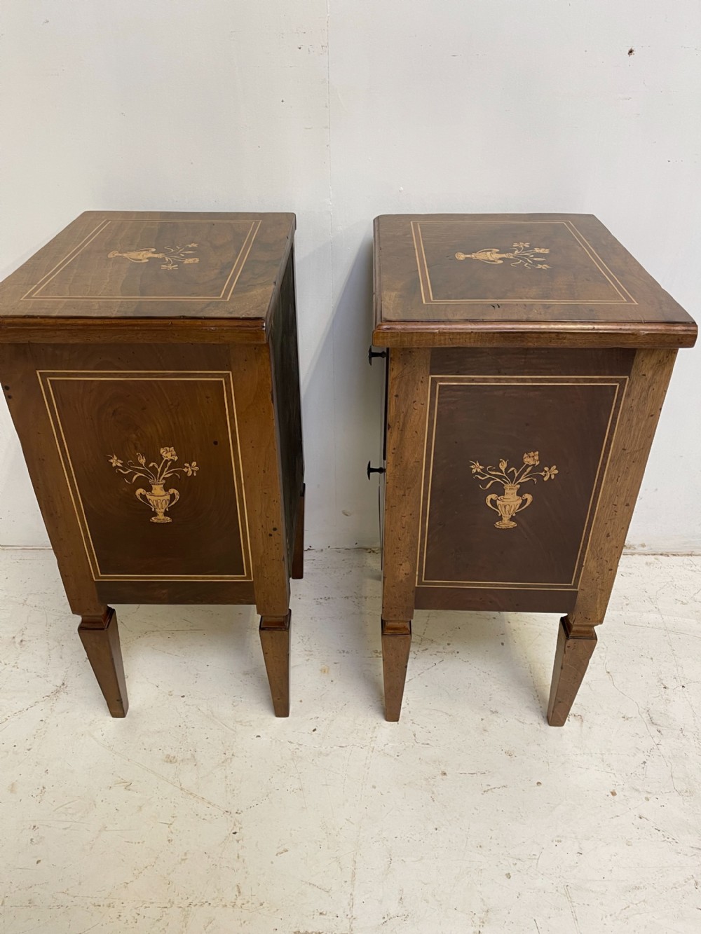 Pair of Italian nightstands or lamp tables  View VII