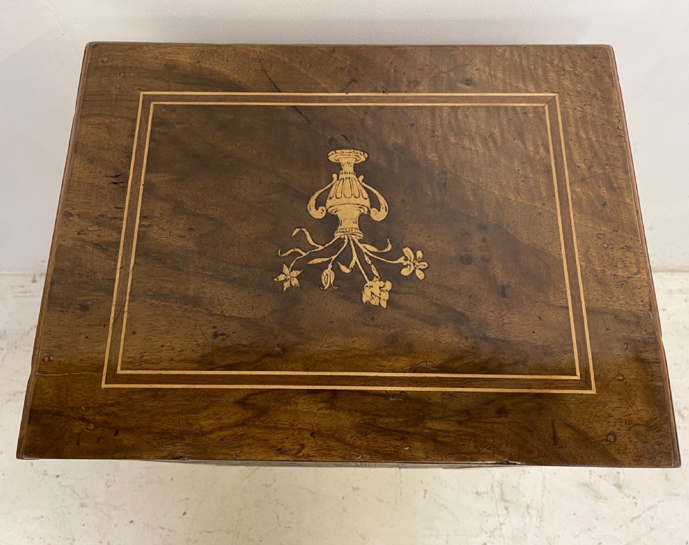 Pair of Italian nightstands or lamp tables  View X