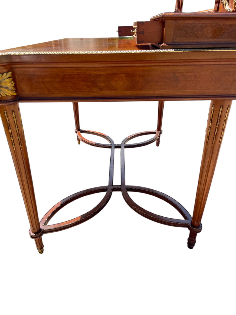 Fine Quality Mahogany Ormolu Mounted Dressing Table View XI