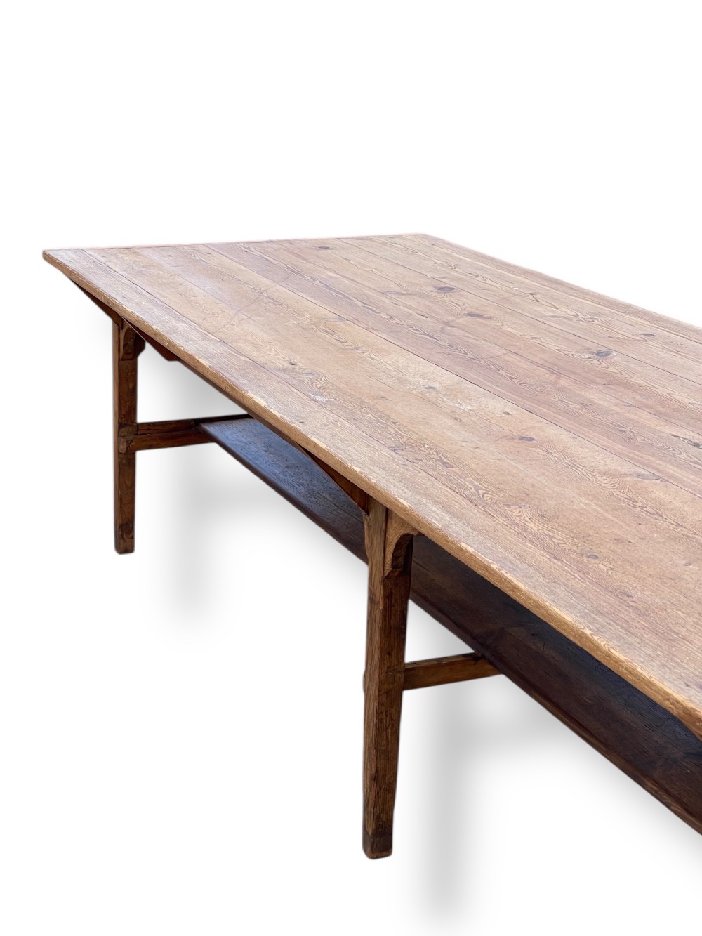 19TH CENTURY ENGLISH PINE DINING TABLE View IV
