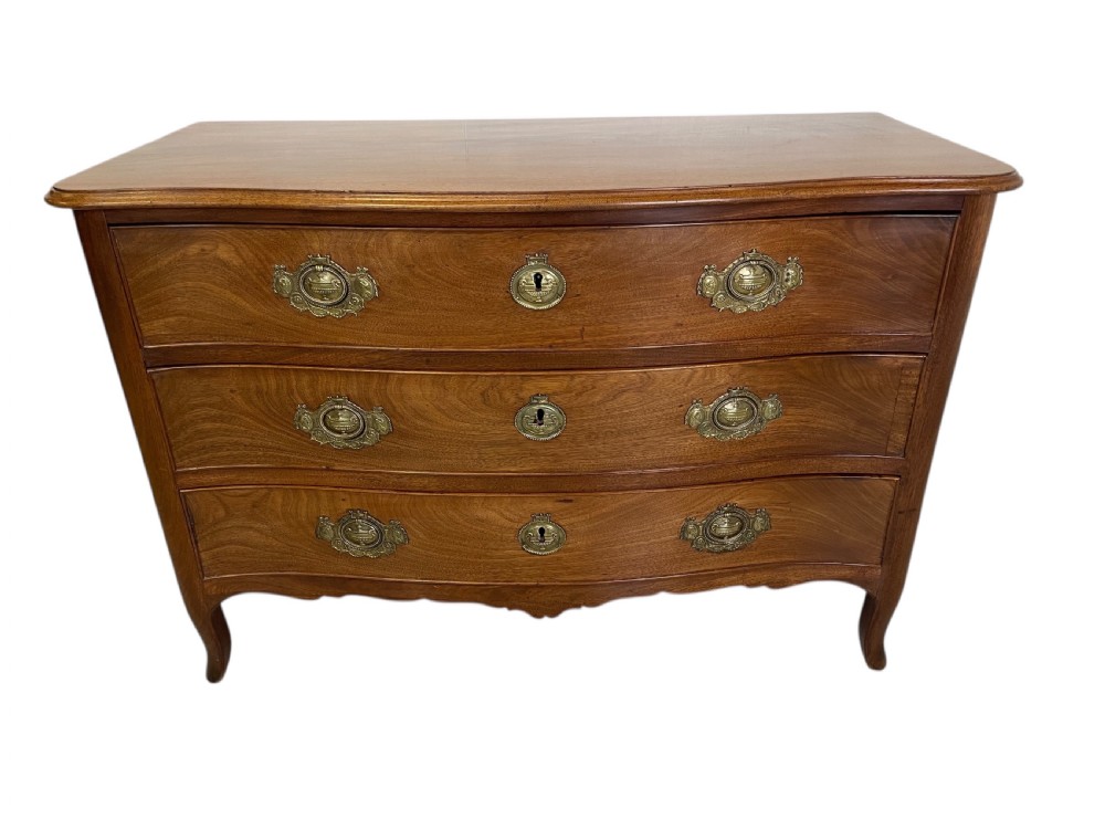 Antique Serpentine Chest Of Drawers in Mahogany 