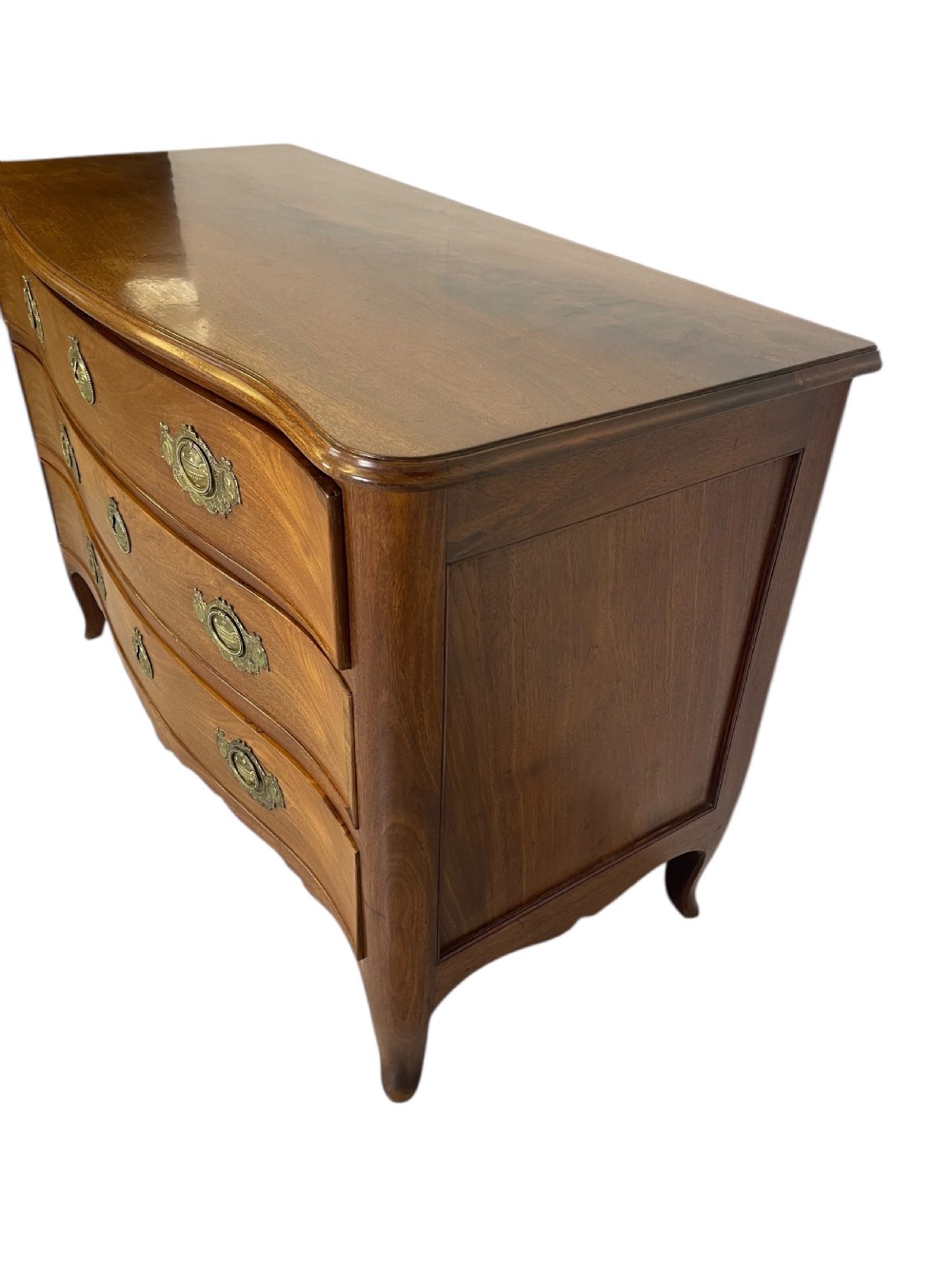 Antique Serpentine Chest Of Drawers in Mahogany  View VIII