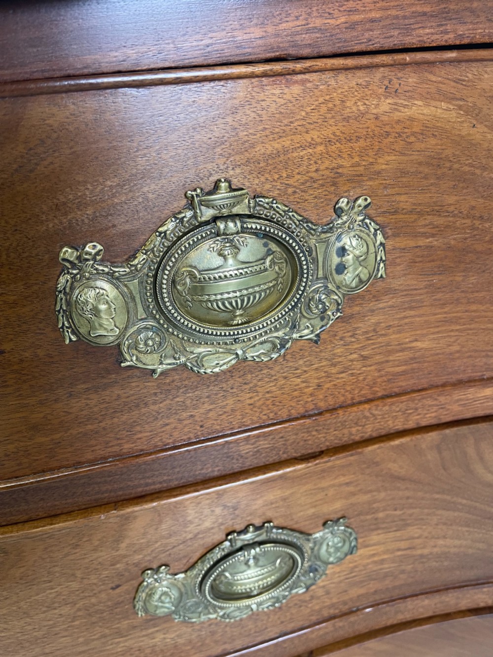 Antique Serpentine Chest Of Drawers in Mahogany  View XVI