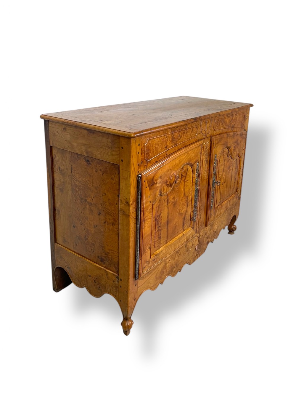 A French burr elm provincial dresser featuring two panelled doors with intricate grain patterns, steel escutcheons, a carved apron, and cabriole legs. View V