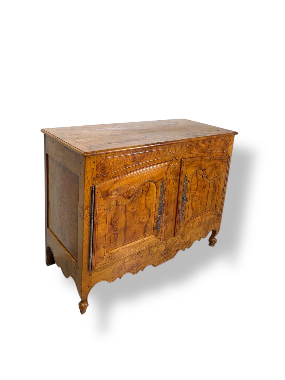 A French burr elm provincial dresser featuring two panelled doors with intricate grain patterns, steel escutcheons, a carved apron, and cabriole legs. View VI