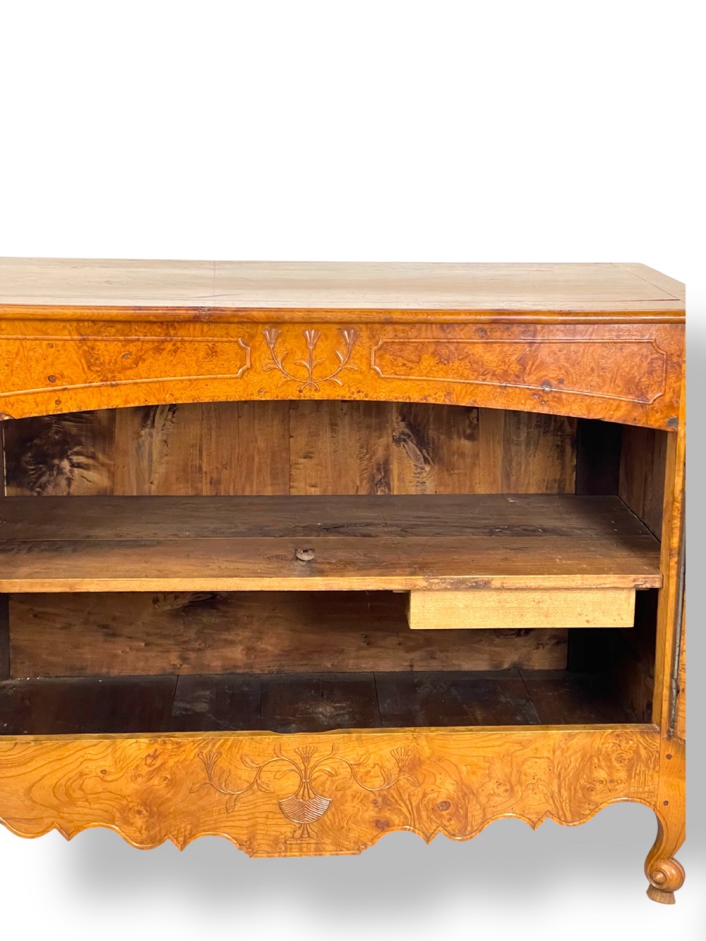 A French burr elm provincial dresser featuring two panelled doors with intricate grain patterns, steel escutcheons, a carved apron, and cabriole legs. View VII