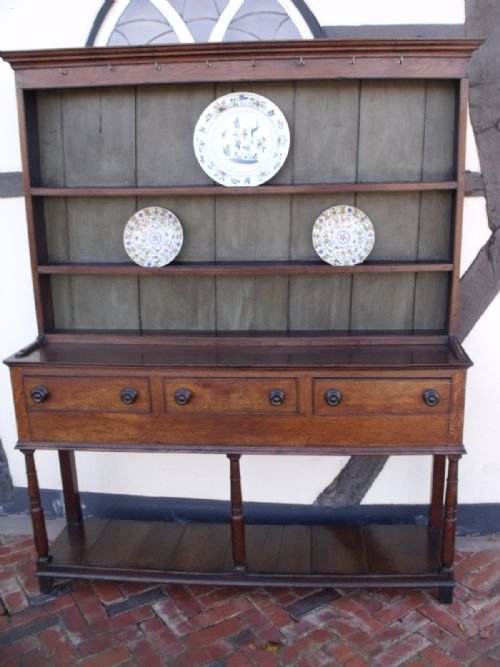 Georgian Oak Dresser and Rack