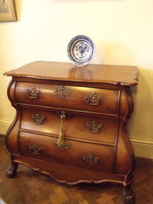 Mid 18th C Oak Bombe Chest of Drawers/commode