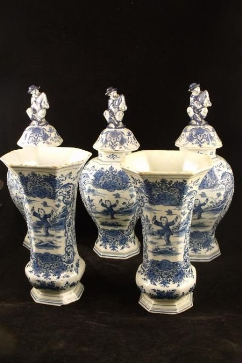 Delft Garniture Set