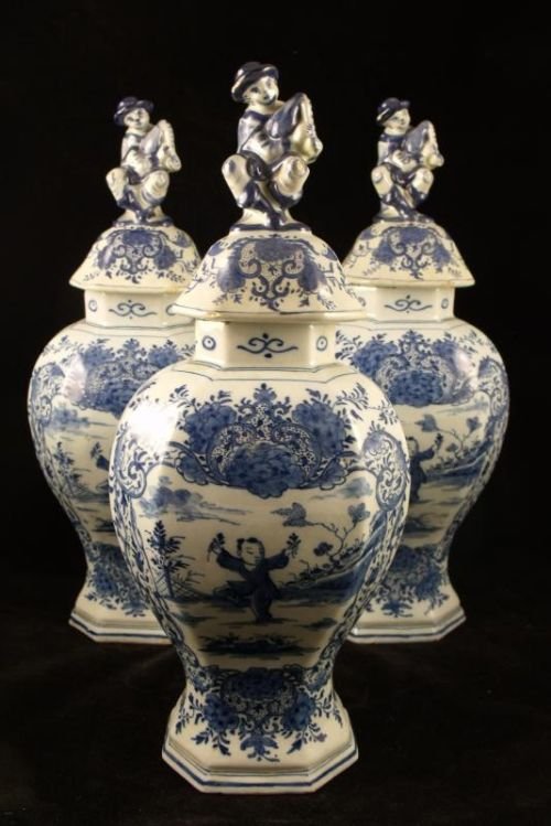fig 1. Delft Garniture Set