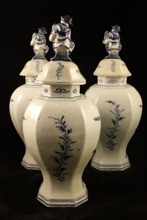 fig 2. Delft Garniture Set