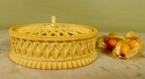 Davenport Lidded Basket Weave Dish