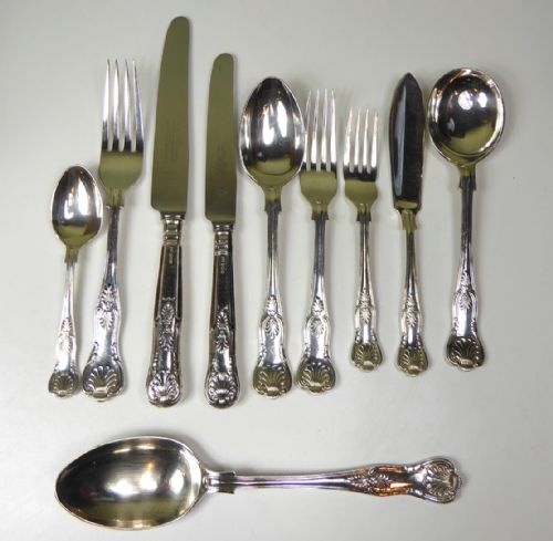 fig 1. VINTAGE STERLING SILVER CANTEEN OF CUTLERY FOR EIGHT PEOPLE