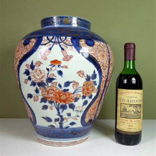 fig 1. LARGE 18TH C IMARI VASE