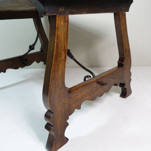 19TH C WALNUT COFFEE TABLE - ADDITIONAL PHOTO 3