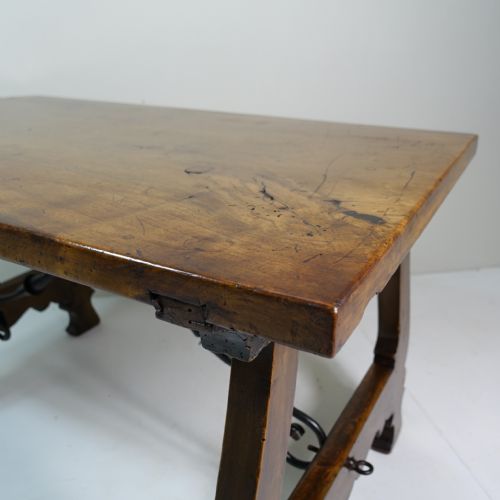 19TH C WALNUT COFFEE TABLE - ADDITIONAL PHOTO 5