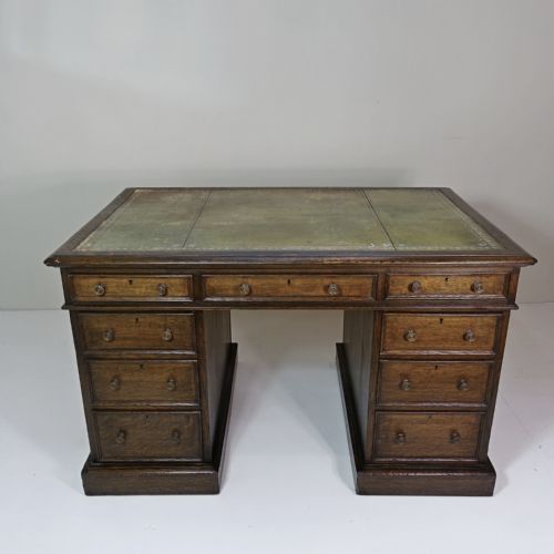 fig 1. 19T C OAK PEDESTAL DESK