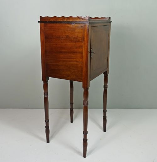 18th C Mahogany Pot / Side Cupboard
