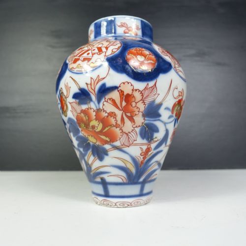 19TH C IMARI VASE - ADDITIONAL PHOTO 2